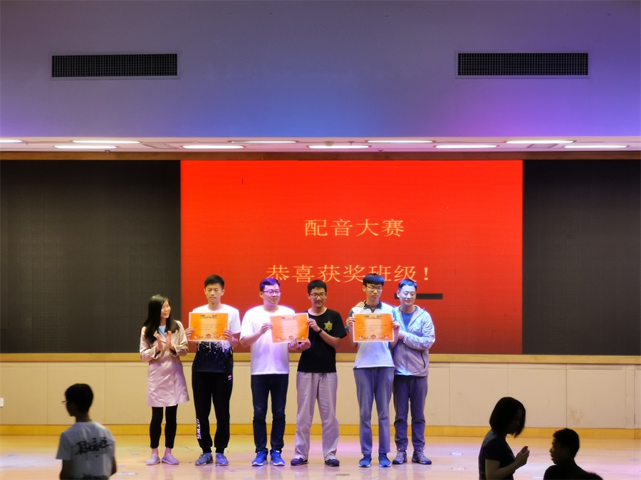 27配音大赛二等奖获奖班级合影.jpg