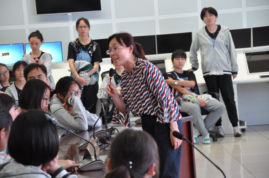 5南信大气象学台师解惑.JPG
