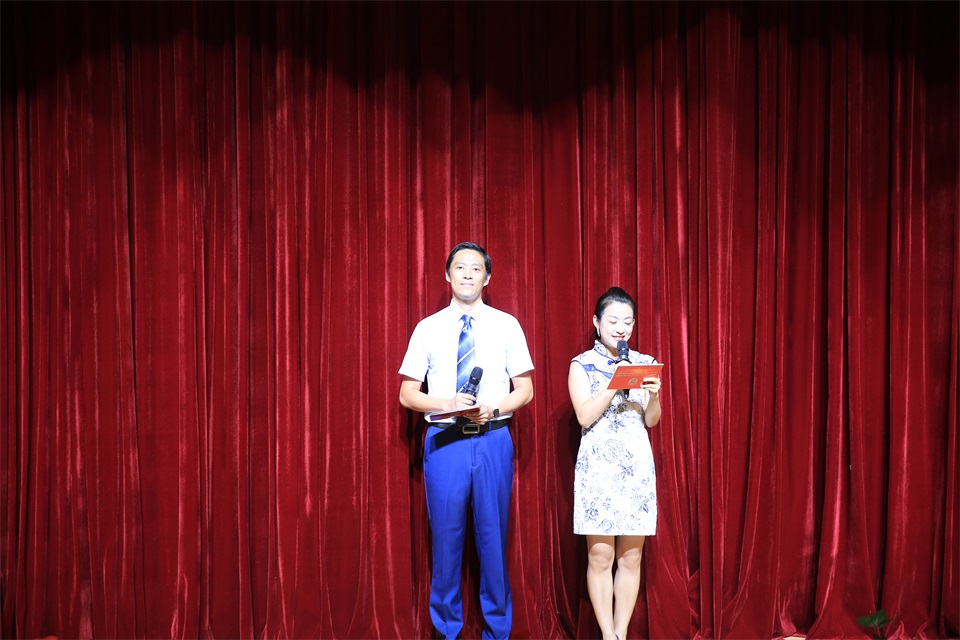 13 主持人金盛、宋小娇老师.JPG
