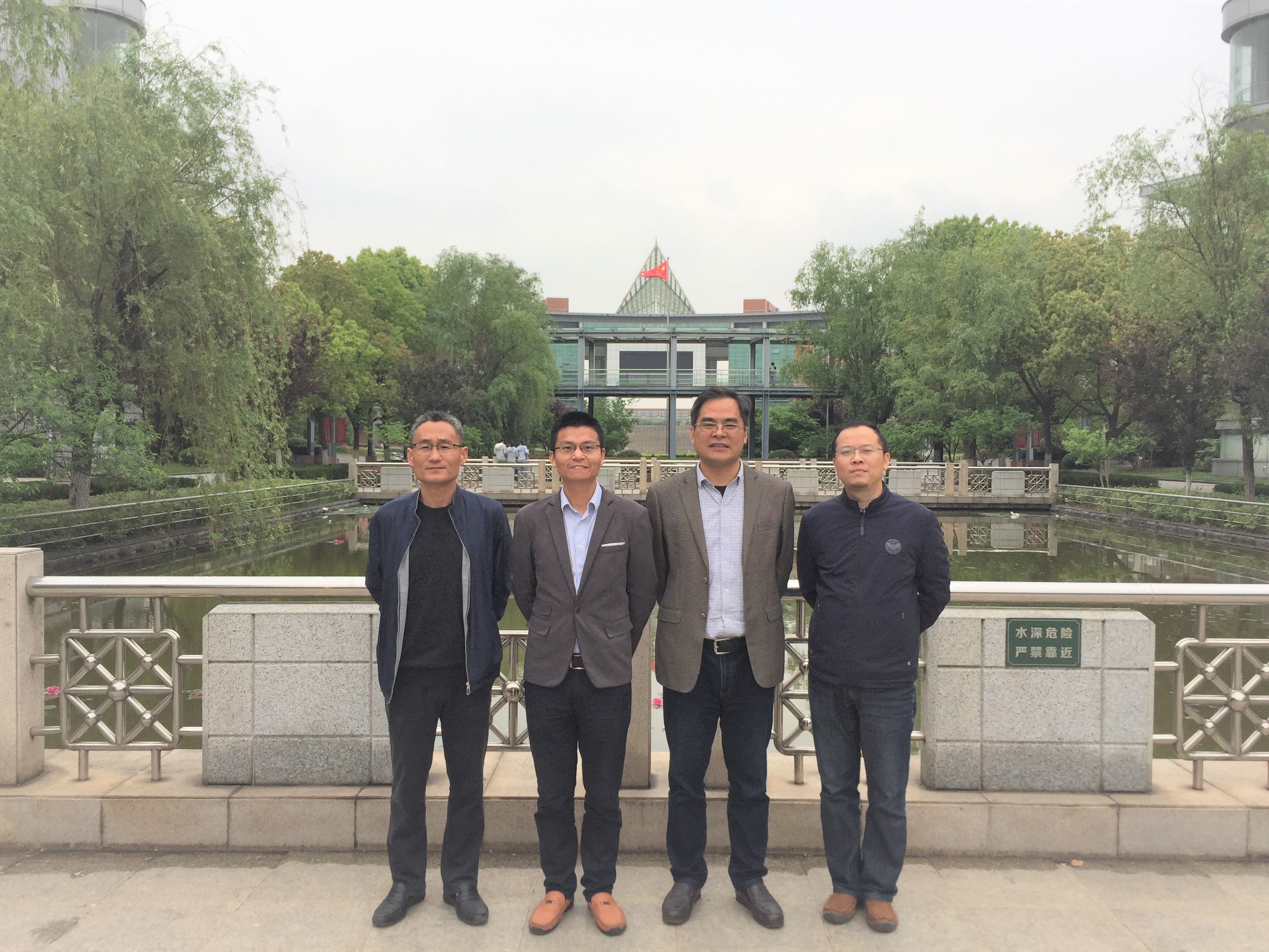 物理奥赛教练团队合影.JPG