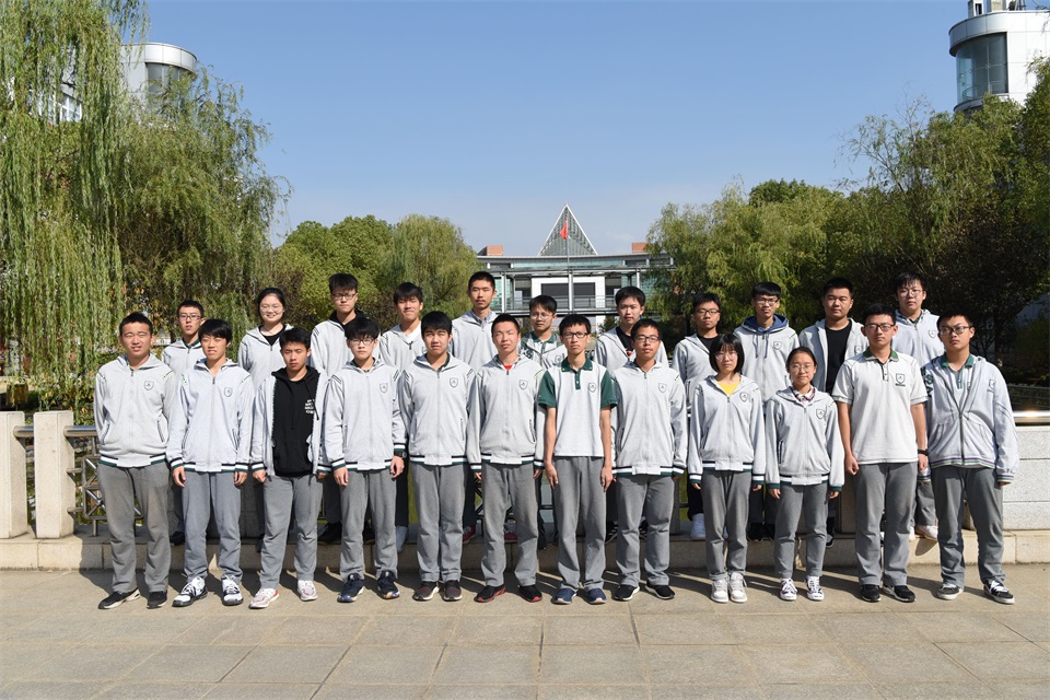 2019年全国高中生数学竞赛获奖学生合影.JPG