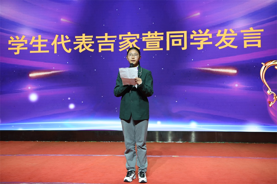 1573194283153297.jpg 获奖学生代表吉家萱同学发言 5.JPG