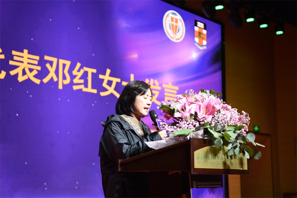 1573194300480564.jpg 家长代表邓红女士发言 6.JPG