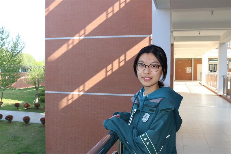 高二1 沈逸.JPG