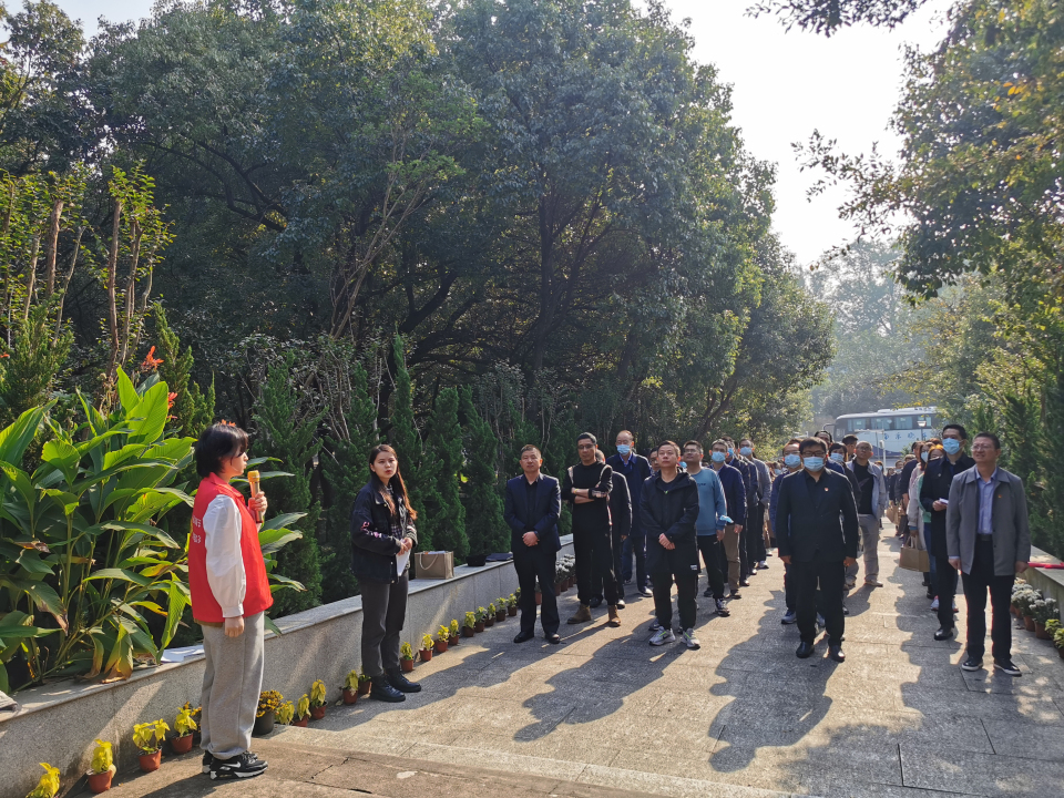 1635748149926722.jpg 志愿者讲解、主持.jpg