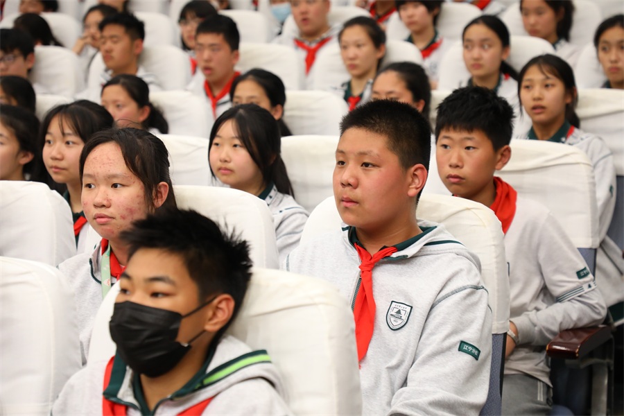 2.同学们翘首以盼.JPG