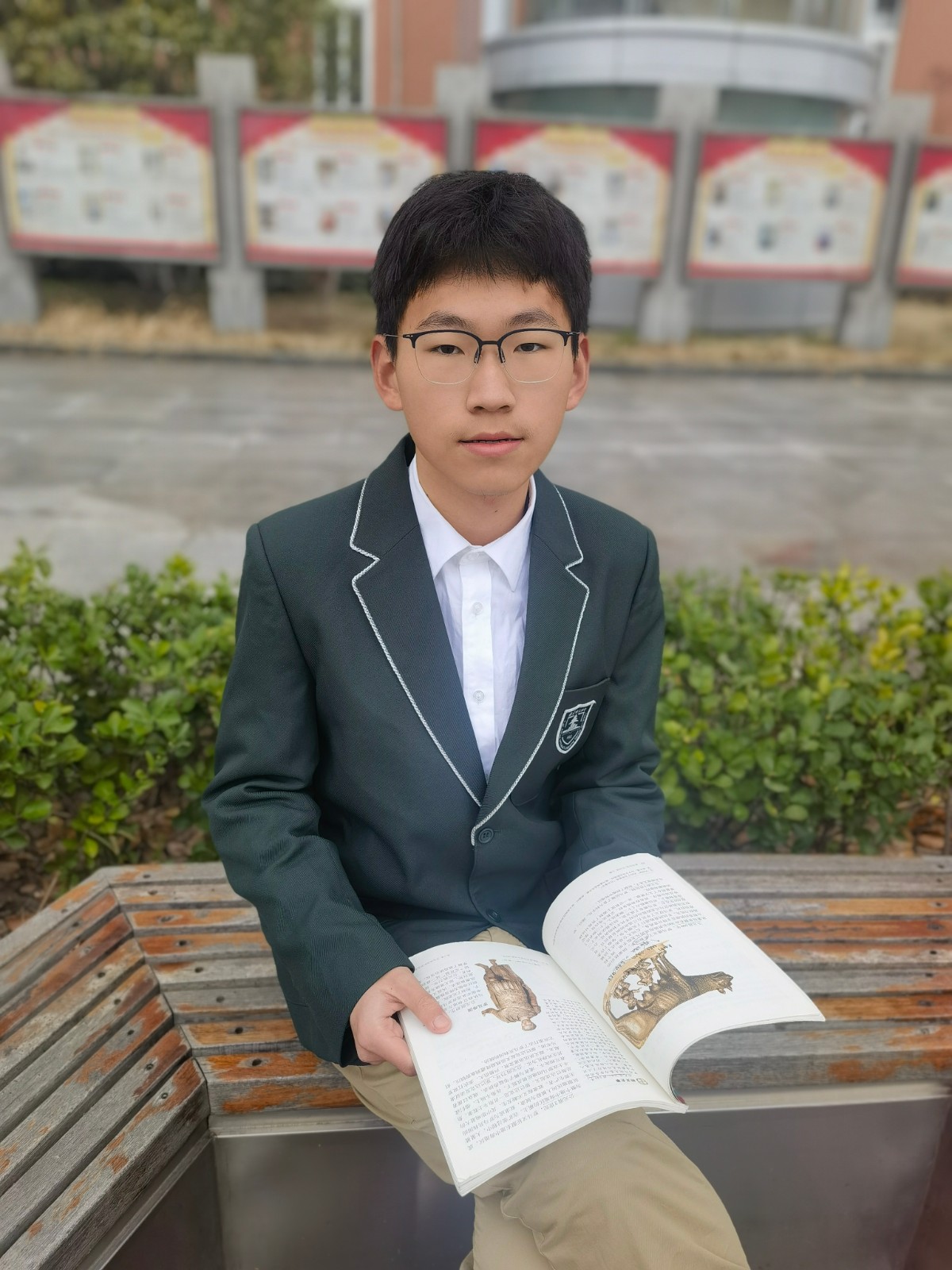 陶乐潇 个人照.jpg