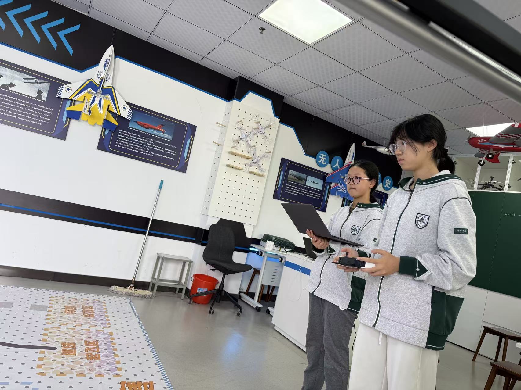 1758159504289215.jpg 1758159504289215.jpg